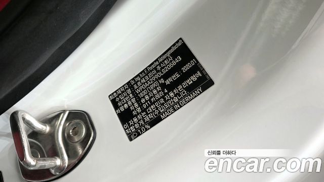 Porsche 911 2020 — photo 35