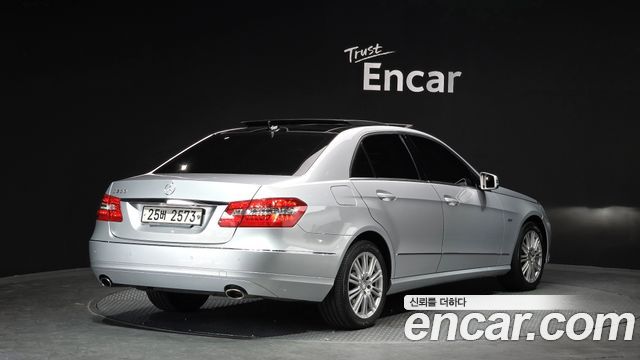 Mercedes-Benz E-Class 2012 — photo 2
