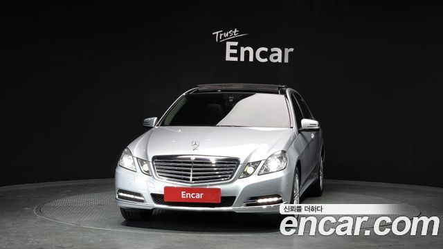 Mercedes-Benz E-Class 2012 — photo 3