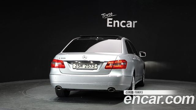 Mercedes-Benz E-Class 2012 — photo 4