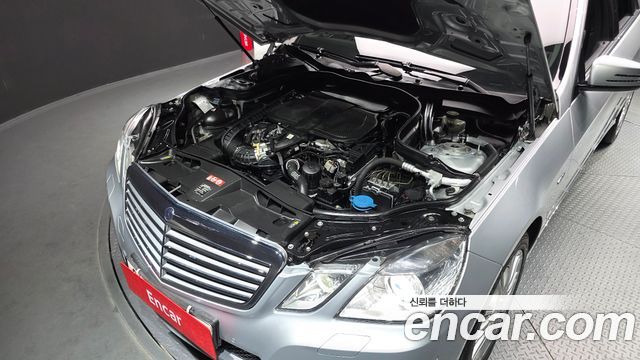 Mercedes-Benz E-Class 2012 — photo 6