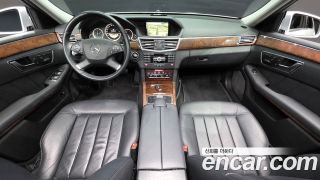 Mercedes-Benz E-Class 2012 — photo 7