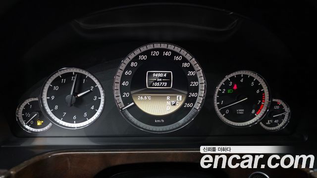 Mercedes-Benz E-Class 2012 — photo 8