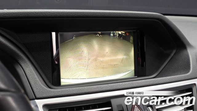 Mercedes-Benz E-Class 2012 — photo 13