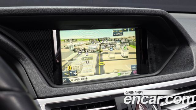 Mercedes-Benz E-Class 2012 — photo 14