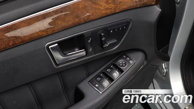 Mercedes-Benz E-Class 2012 — photo 16