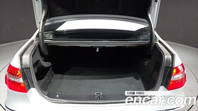 Mercedes-Benz E-Class 2012 — photo 20