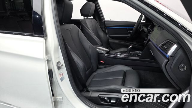 BMW 3-Series 2018 — photo 11