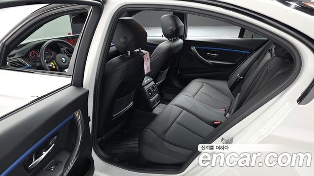 BMW 3-Series 2018 — photo 12