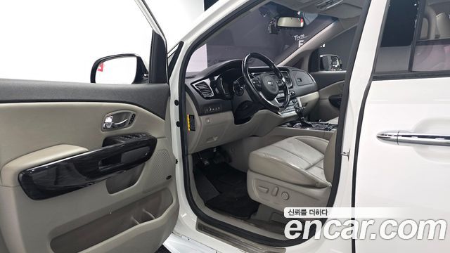 Kia Canival 2016 — photo 10
