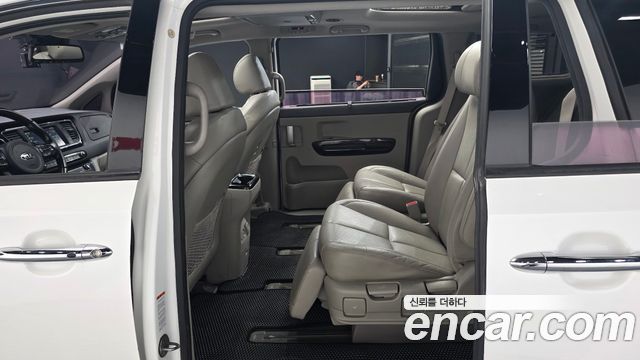 Kia Canival 2016 — photo 12