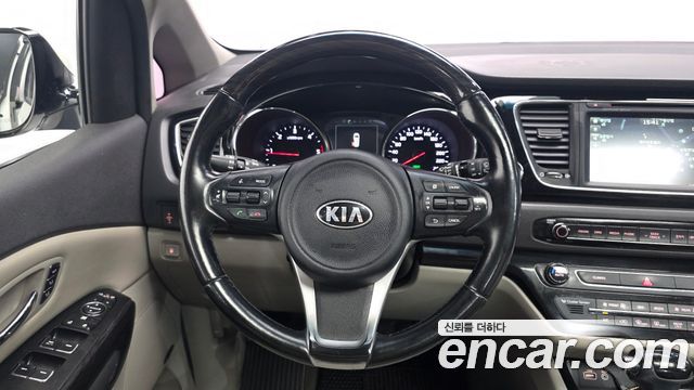 Kia Canival 2016 — photo 13