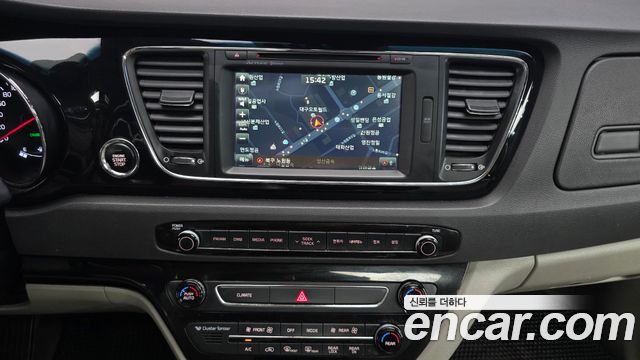 Kia Canival 2016 — photo 14