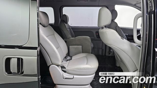 Hyundai Starex 2017 — photo 11
