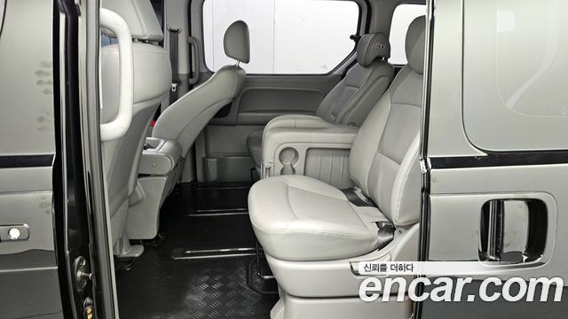 Hyundai Starex 2017 — photo 12