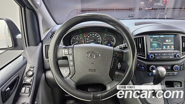 Hyundai Starex 2017 — photo 13