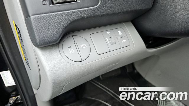 Hyundai Starex 2017 — photo 16