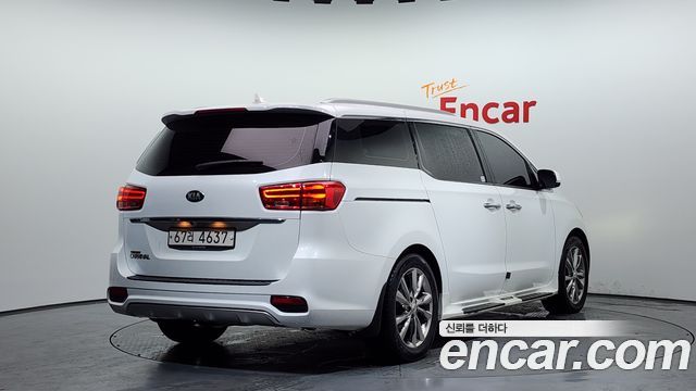 Kia Canival 2019 — photo 2