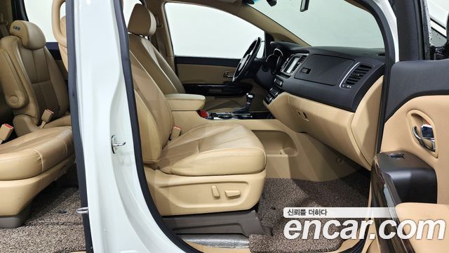 Kia Canival 2019 — photo 17