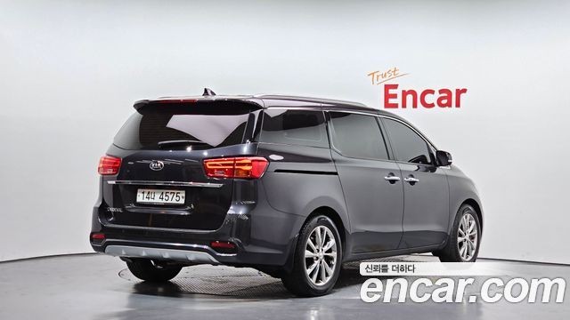 Kia Canival 2019 — photo 2