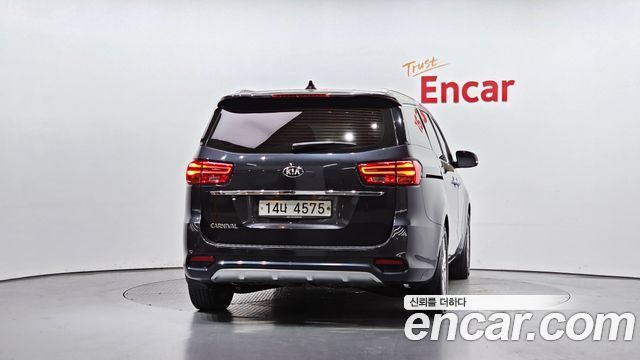 Kia Canival 2019 — photo 4