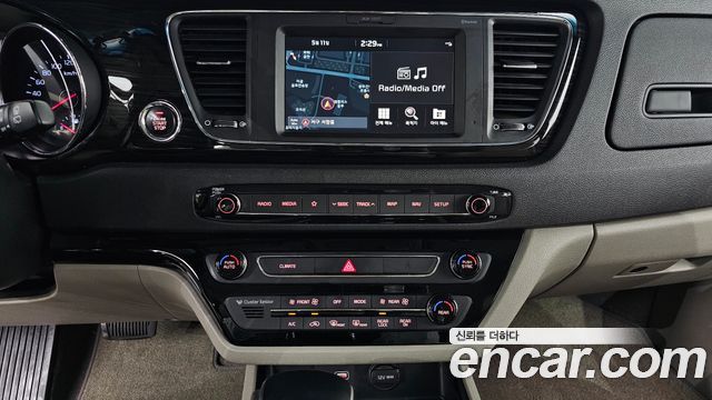 Kia Canival 2019 — photo 13