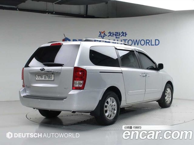 Kia Canival 2011 — photo 2