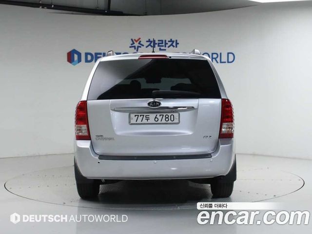 Kia Canival 2011 — photo 4