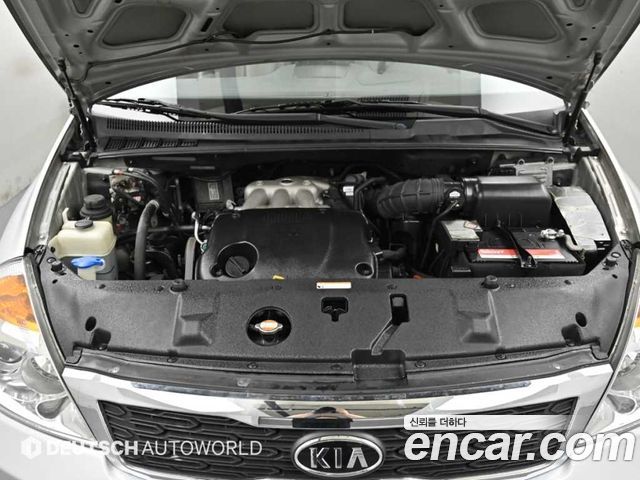 Kia Canival 2011 — photo 6