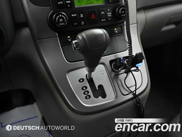 Kia Canival 2011 — photo 9