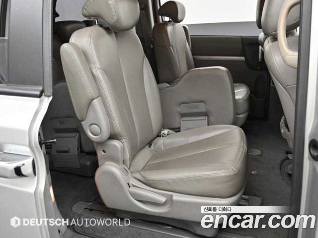 Kia Canival 2011 — photo 12