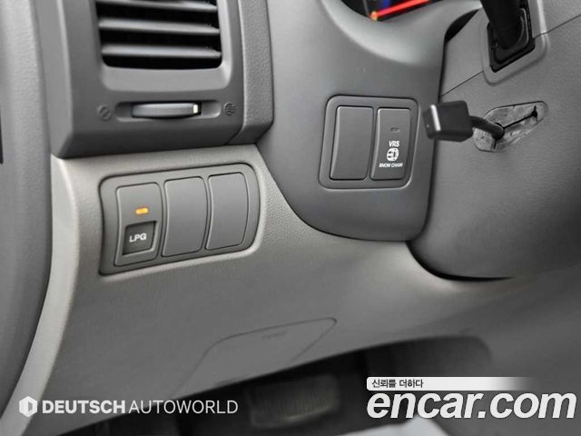Kia Canival 2011 — photo 17