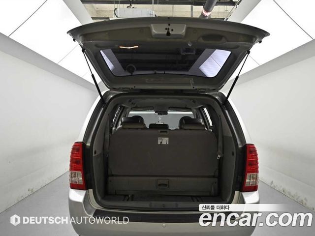 Kia Canival 2011 — photo 18