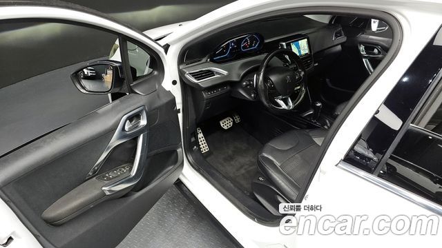 Peugeot 2008 2015 — photo 11