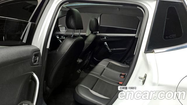 Peugeot 2008 2015 — photo 12