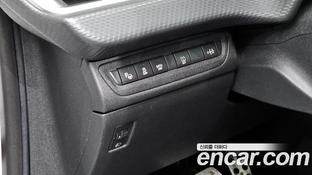 Peugeot 2008 2015 — photo 14