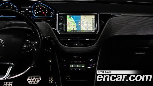 Peugeot 2008 2015 — photo 15