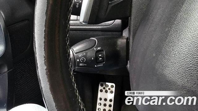 Peugeot 2008 2015 — photo 18