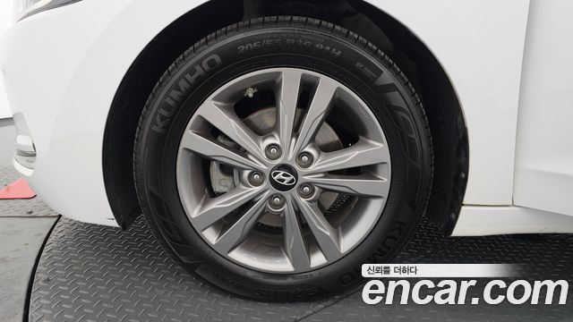 Hyundai AVANTE 2017 — photo 5