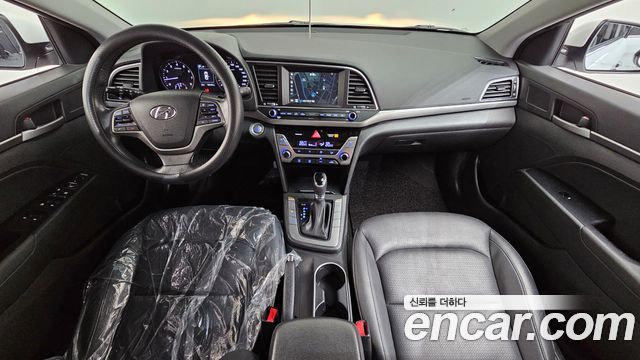 Hyundai AVANTE 2017 — photo 10