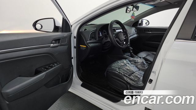 Hyundai AVANTE 2017 — photo 13