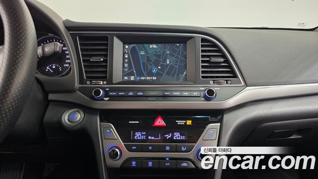 Hyundai AVANTE 2017 — photo 20