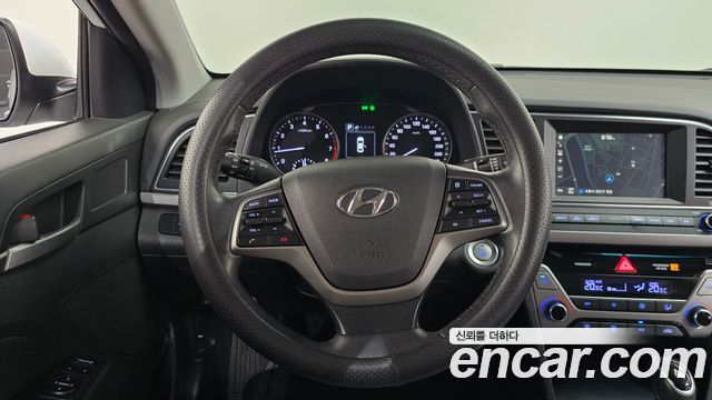 Hyundai AVANTE 2017 — photo 21