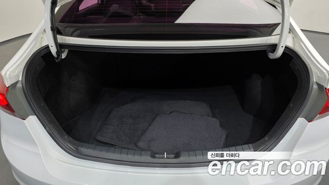 Hyundai AVANTE 2017 — photo 24