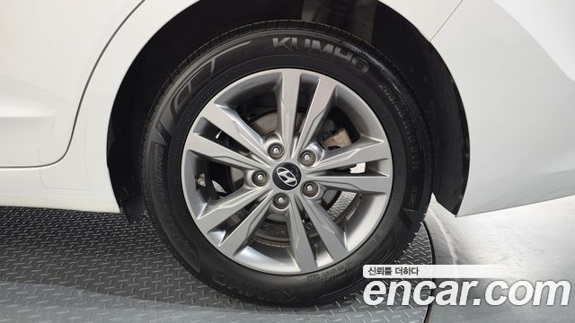 Hyundai AVANTE 2017 — photo 7