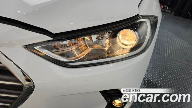 Hyundai AVANTE 2017 — photo 8