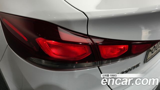 Hyundai AVANTE 2017 — photo 9
