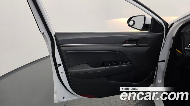Hyundai AVANTE 2017 — photo 14