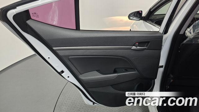 Hyundai AVANTE 2017 — photo 15