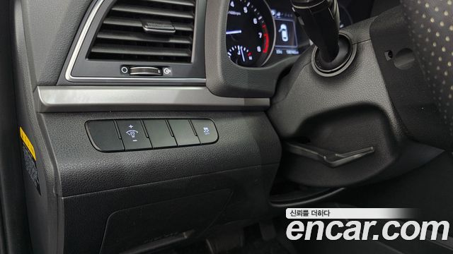 Hyundai AVANTE 2017 — photo 27